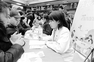 蘭州大學第一醫(yī)院舉行“新年！新高度！”兒童保健義診活動