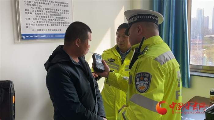 【聚焦2020春運(yùn)】喝了隔夜酒開(kāi)車(chē) 蘭州一駕駛員著急回家涉嫌飲酒駕駛被查