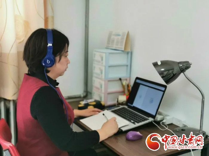 【三八特刊·“疫”線心聲】她，24小時(shí)聆聽“疫”動(dòng)的心