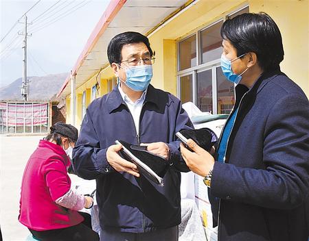 林鐸在臨夏縣調(diào)研指導工作時強調(diào) 從嚴從細查漏補缺 逐戶逐項鞏固提升 確保如期高質(zhì)量打贏脫貧攻堅收官戰(zhàn)