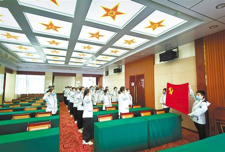 一次難得的黨課——甘肅第二、第三批援鄂醫(yī)療隊(duì)預(yù)備黨員宣誓儀式側(cè)記