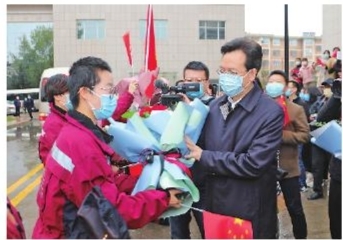 慶陽市第二、三批支援湖北醫(yī)療隊(duì)12名隊(duì)員凱旋