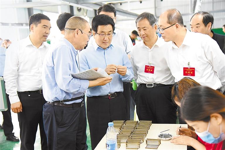 甘肅省深度貧困地區(qū)脫貧攻堅現(xiàn)場推進(jìn)會召開 林鐸唐仁健陳志剛李忠講話 孫偉主持