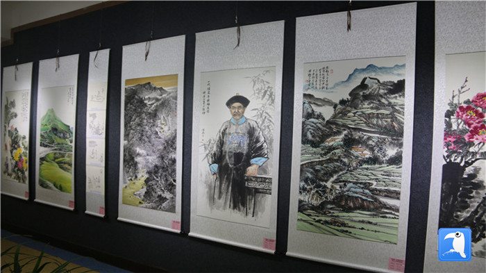 7月1日上午，定西市通渭縣紀(jì)委監(jiān)委舉辦“襄郡清風(fēng)·喜迎建黨99周年”廉政文化書畫展， 共同為黨的生日獻禮。_副本.jpg