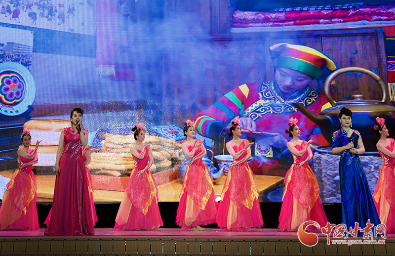 “石榴杯”甘肅省民族團結(jié)進步創(chuàng)建“一廊一區(qū)一帶”行動文藝巡演走進武威市（圖）