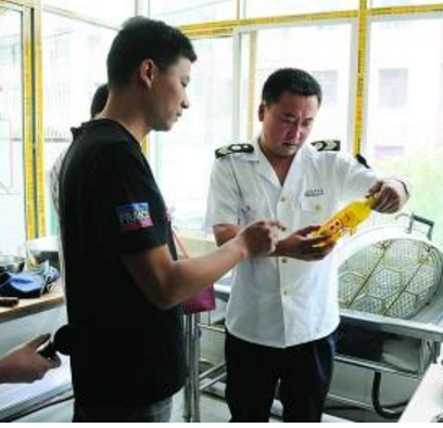 蘭州市場監(jiān)管局綜合行政執(zhí)法隊開展學校、托幼機構食品安全專項檢查