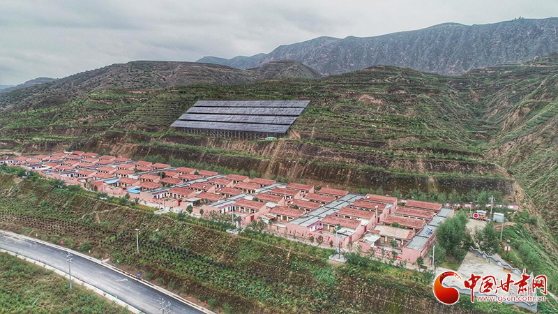 【跟著總書記看甘肅】布楞溝村：水引來了，路修通了，新農(nóng)村建起來了（圖）