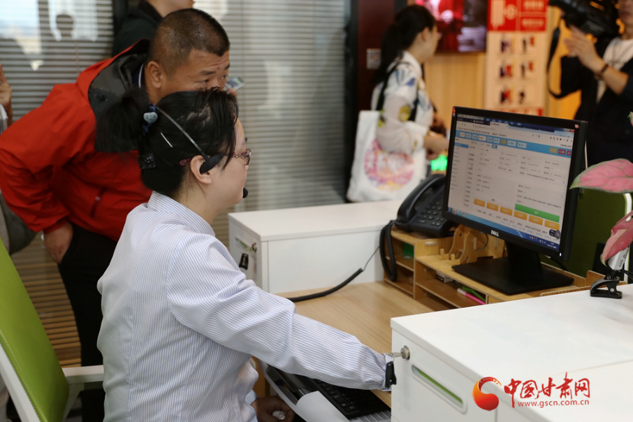 【走向我們的小康生活】蘭州：虛擬養(yǎng)老院托起幸?！跋﹃?yáng)紅”