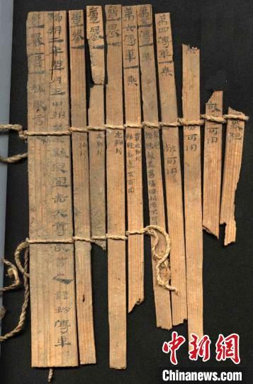 圖為藏于敦煌博物館內(nèi)的漢代簡(jiǎn)牘。敦煌市委宣傳部供圖