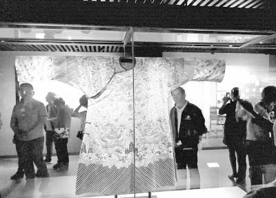 甘肅文化丨嘉慶所賜，被當戲服 永登博物館九龍黃袍的前世今生