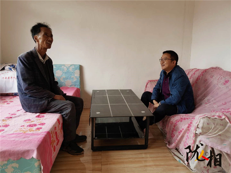 【隴人相】以扶貧為己任 把村民當(dāng)親人——記元古堆村黨支部第一書記、駐村幫扶工作隊(duì)隊(duì)長(zhǎng)陳元兵