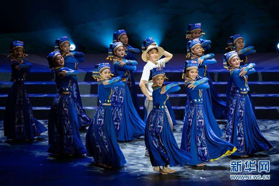 （文化）（2）2020年湖南省“歡樂瀟湘”精準(zhǔn)扶貧優(yōu)秀文藝作品展演在長沙舉行