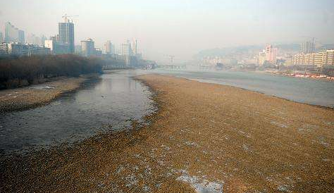 市民：黃河水位大降會不會影響供水？ 水務(wù)部門：枯水期流量偏小屬于正?，F(xiàn)象