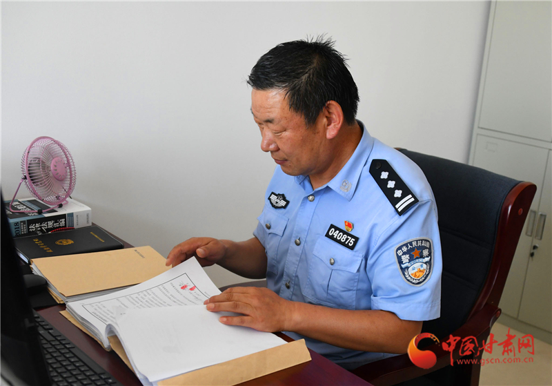 將初心和使命鐫刻于心——記金昌市公安局金川分局法制大隊(duì)四級(jí)高級(jí)警長劉三峰