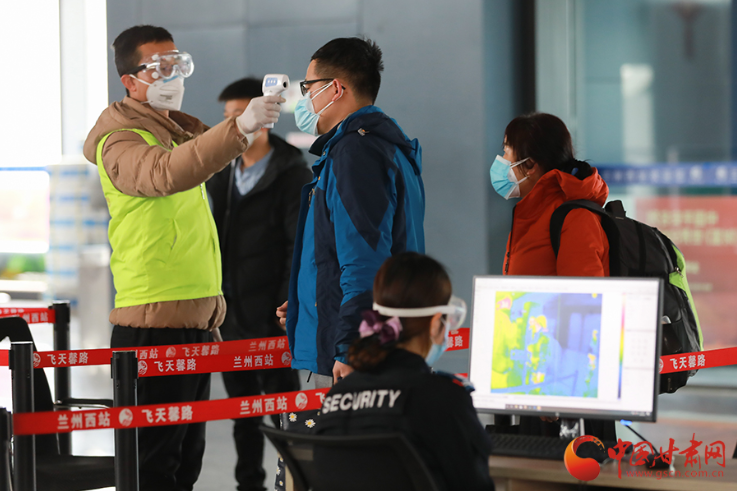 回家路上，請配合疫情防控要求 