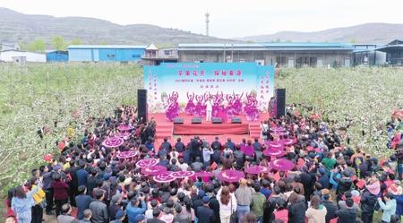 隴南禮縣舉辦“學(xué)黨史·感黨恩·賞花?！むl(xiāng)村游”活動(dòng)