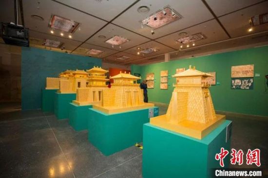 圖為呈現(xiàn)敦煌壁畫中的建筑和園林之美的復(fù)原模型。(資料圖) 敦煌研究院供圖