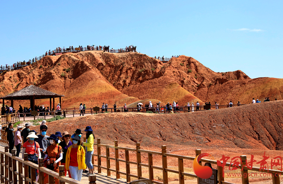 端午假期張掖共接待游客87.05萬(wàn)人次，實(shí)現(xiàn)旅游收入4.64億元