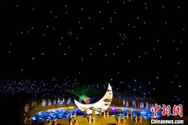 圖為大型沙漠實(shí)景演出《敦煌盛典》演出劇照。(資料圖) 敦煌市委宣傳部供圖