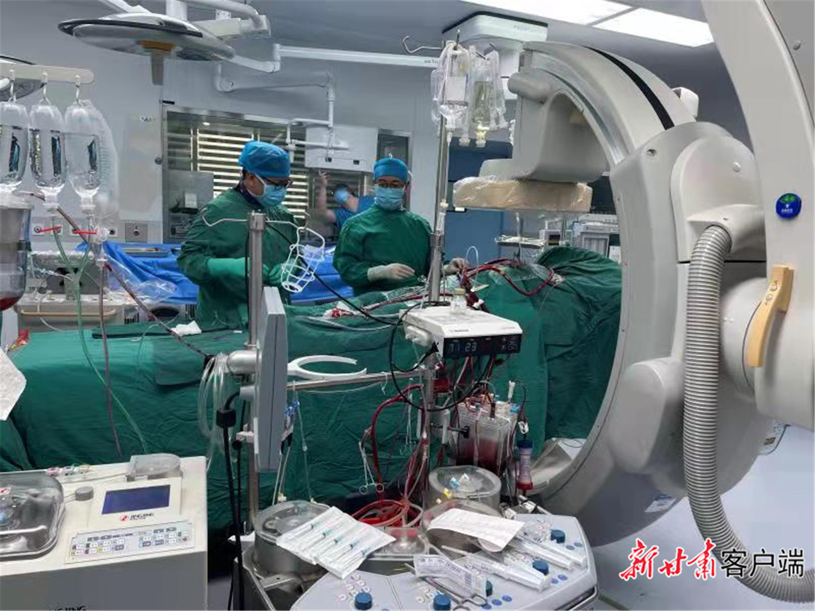 填補省內(nèi)空白，蘭大一院連續(xù)完成“一站式”雜交手術(shù)