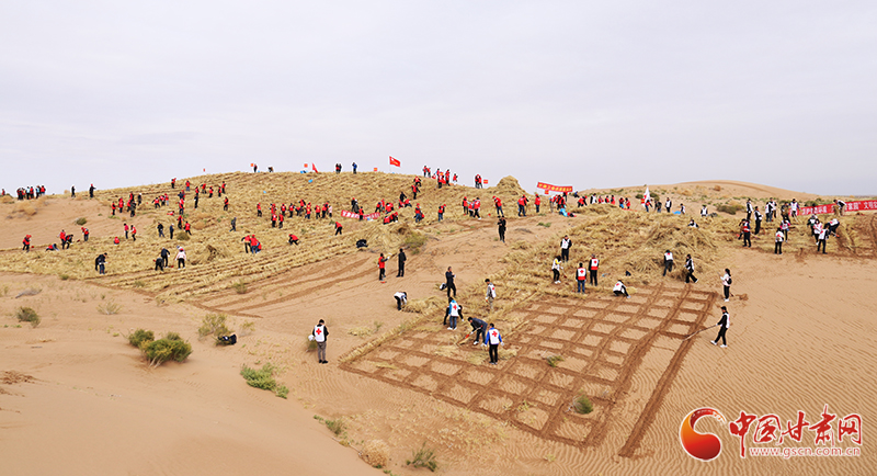 甘肅省委宣傳部、省文明辦、省志愿服務(wù)聯(lián)合會(huì)在古浪縣舉行壓沙主題文明實(shí)踐志愿服務(wù)活動(dòng)