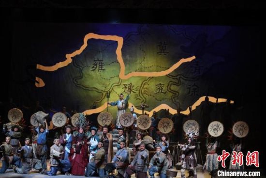 作為隴劇“梅花”，雷通霞在《大禹治水》中甘當(dāng)“綠葉”，該劇推出后，反響十分熱烈。(資料圖) 楊艷敏 攝