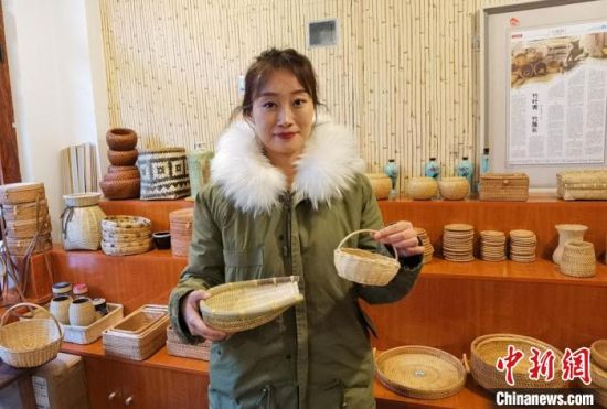 40多種精小玲瓏、純手工制作的新型盛食容器、居家工藝品等，每一件都令人愛不釋手?！●T志軍 攝