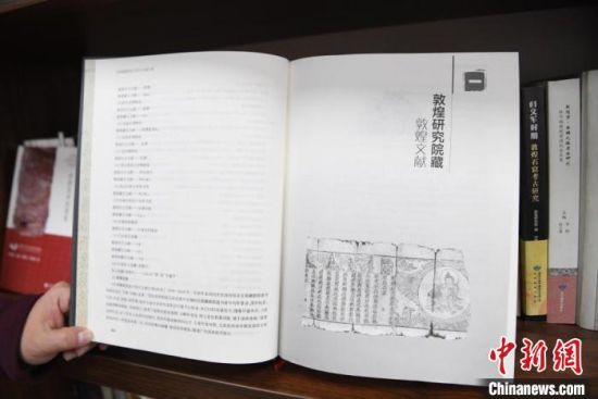 《甘肅藏敦煌遺書研究文獻(xiàn)引得》編纂耗時(shí)8年，收錄研究文獻(xiàn)數(shù)據(jù)總計(jì)17000條，時(shí)間跨越110年?！钇G敏 攝