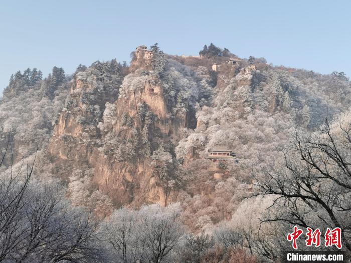 圖為崆峒山霧凇景色?！⌒煺袢A 攝