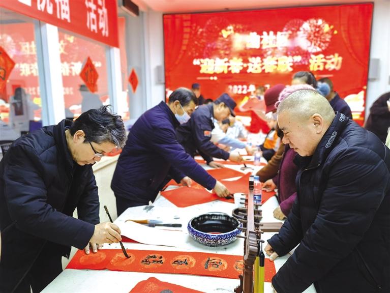 蘭州新區(qū)開展“墨香四溢送春聯(lián)·情暖文曲送祝?！被顒?>
        </a><em>蘭州新區(qū)開展“墨香四溢送春聯(lián)·情暖文曲送祝?！被顒?/em></li>
    <li><a  target=