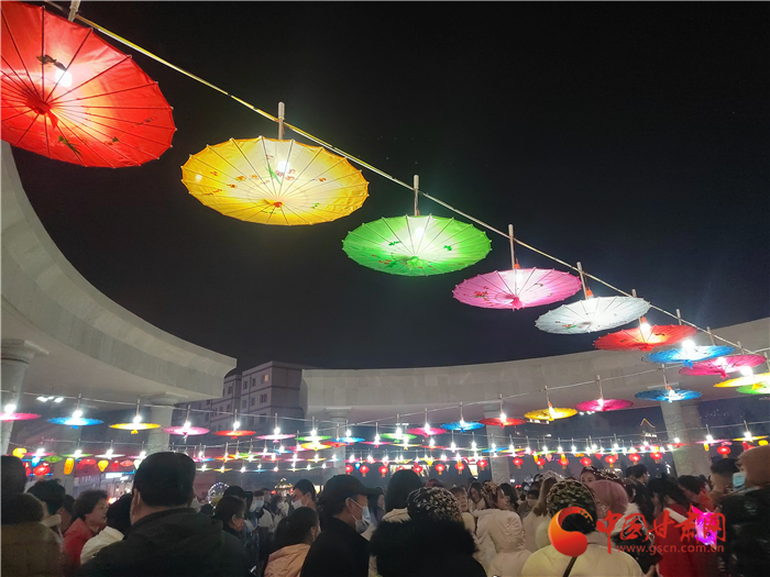 【網(wǎng)絡中國節(jié)·元宵】平?jīng)鋈A亭市：猜燈謎 賞花燈 聽非遺 歡歡喜喜鬧元宵