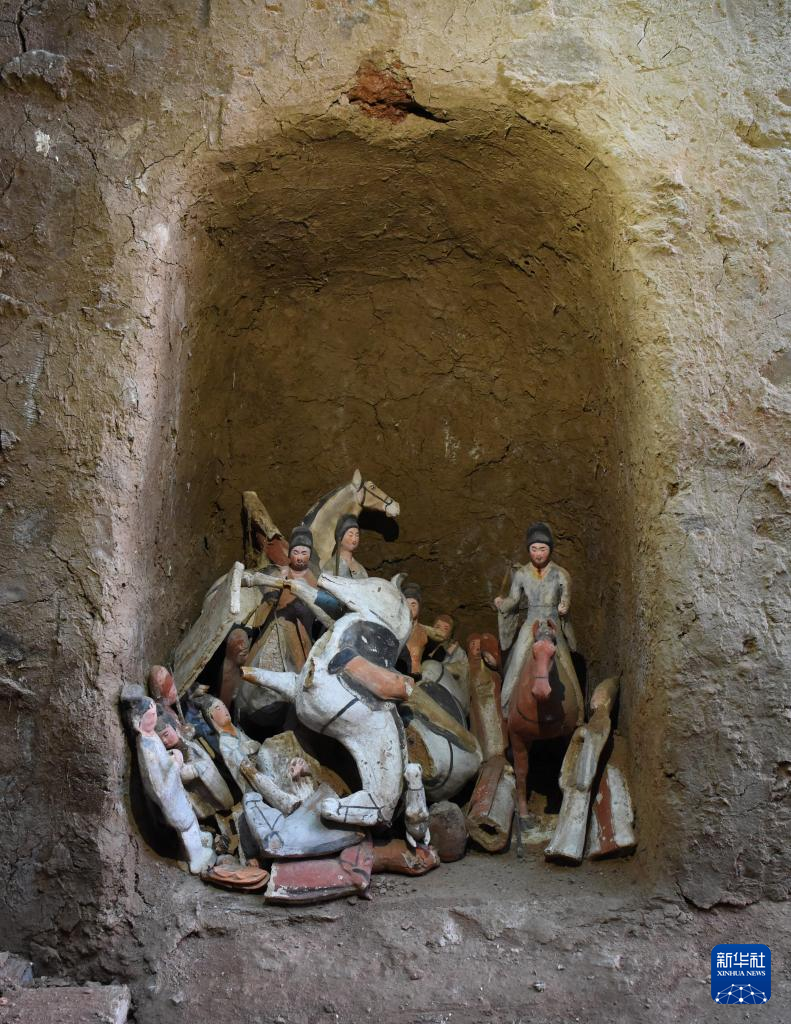 甘肅武威市唐代吐谷渾王族墓葬群慕容智墓墓道壁龕出土儀仗俑群（資料圖）。