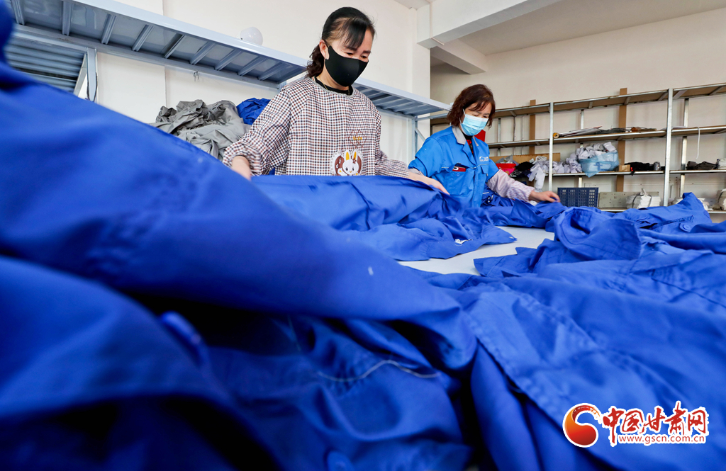 【隴拍客】甘肅山丹：扶貧車(chē)間變身鄉(xiāng)村婦女致富工廠(chǎng)