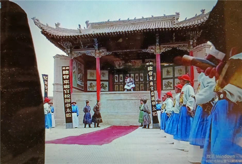 電影《新龍門(mén)客?！菲^之關(guān)城清代戲臺(tái)特寫(xiě)