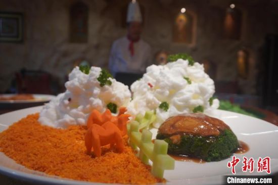 圖為敦煌菜代表菜肴展示?！【琶赖┰?攝