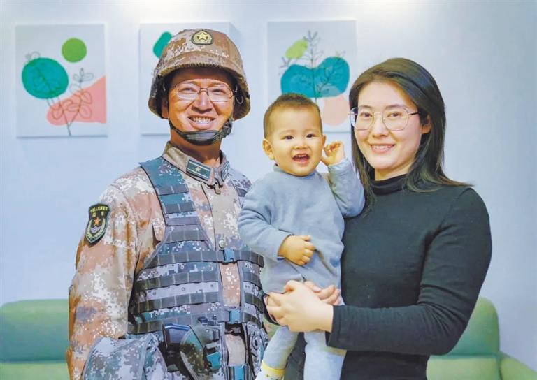 蘭州市退役軍人事務(wù)局舉行清明代祭掃儀式 陳紅軍烈士父親給兒子寫(xiě)來(lái)寄語(yǔ) “你是祖國(guó)的好兒女，也是我們的驕傲”