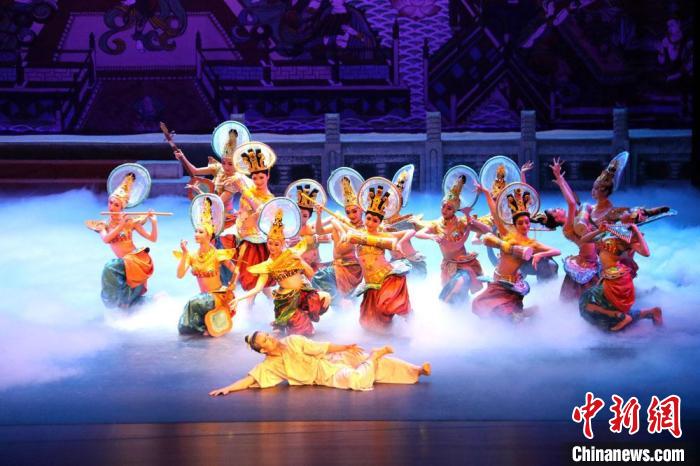 《絲路花雨》在敦煌大劇院演出。(資料圖) 敦煌市委宣傳部供圖
