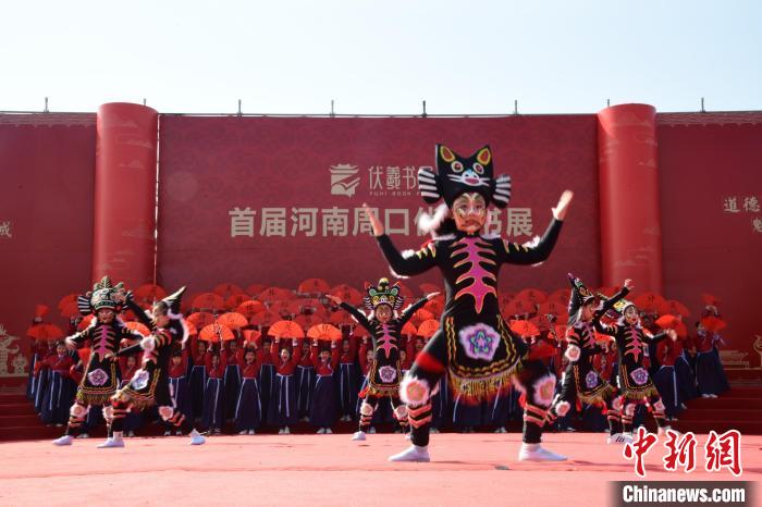 圖為首屆周口伏羲書展開幕式表演?！×赫赵?攝