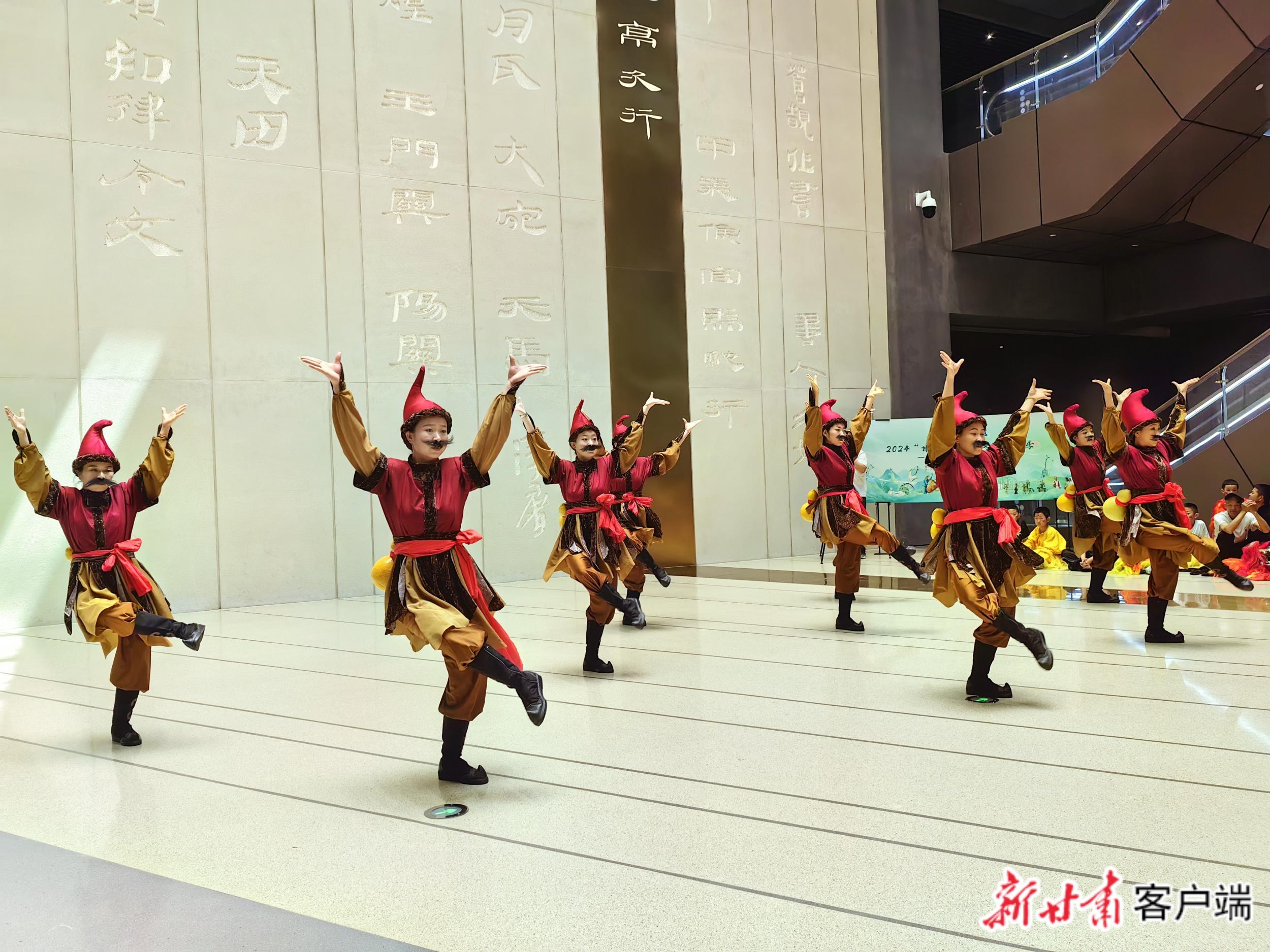 《胡騰舞》　本文圖片均由新甘肅·甘肅日?qǐng)?bào)記者　何佳?！z