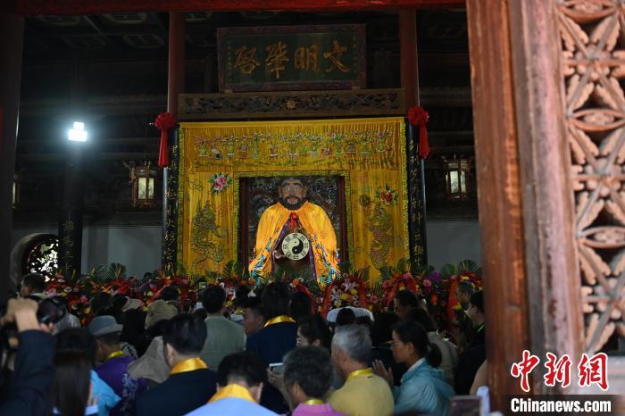 6月21日，2024(甲辰)年公祭中華人文始祖伏羲大典在甘肅天水舉行，來自海峽兩岸及港澳地區(qū)約500人現(xiàn)場共祭中華人文始祖伏羲。中新社記者 李亞龍 攝