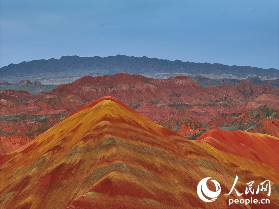 雨后的七彩丹霞，顏色格外艷麗。人民網(wǎng)記者 李根攝