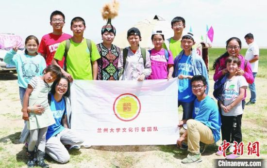 圖為蘭州大學(xué)文化行者團隊走進民族社區(qū)。(資料圖)蘭州大學(xué)供圖