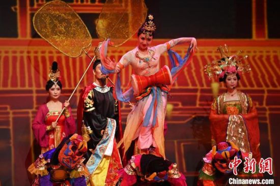 2023年第六屆敦煌文博會(huì)期間，系列演藝上演。(資料圖)李亞龍 攝