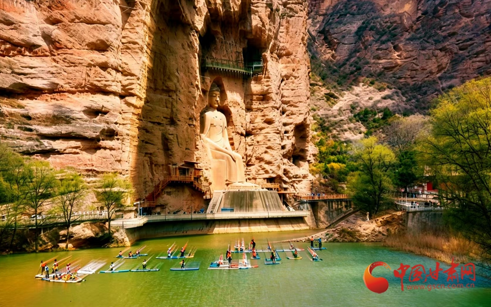 春動隴原丨永靖：千年石窟前，槳板劃開春日碧波 